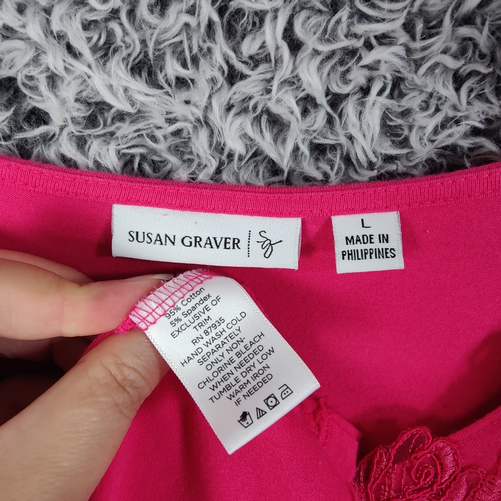 Susan Graver Womens Large Top Bright Pink‎ 3/4 Sleeve Embroidered Floral V-Neck - Picture 6 of 7